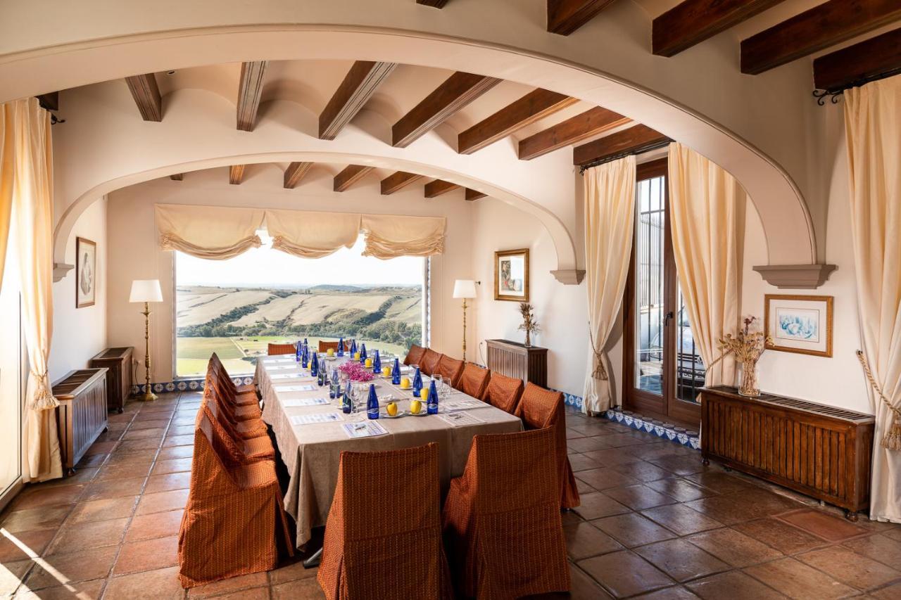 Parador De Arcos De La Frontera Esterno foto